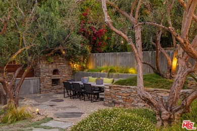 Mid-century modern elegance blends perfectly with 21st-century - photo 18
