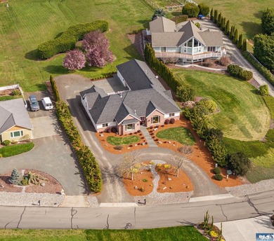 Discover the epitome of comfortable, elegant living in this - photo 8