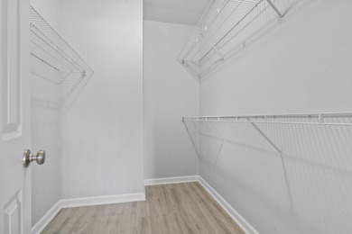 Welcome to this beautiful turn-key and fully furnished 2nd floor - photo 25
