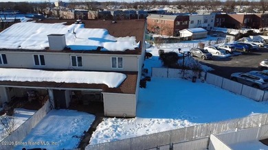 GORGEOUS BIG 3 BEDROOM 2 BATHROOM END UNIT CONDO. IT'S AN - photo 2