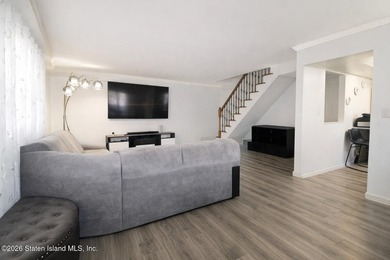 GORGEOUS BIG 3 BEDROOM 2 BATHROOM END UNIT CONDO. IT'S AN - photo 3