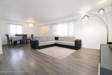 GORGEOUS BIG 3 BEDROOM 2 BATHROOM END UNIT CONDO. IT'S AN - photo 5