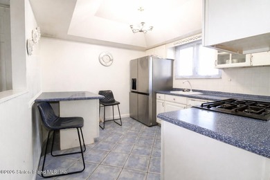GORGEOUS BIG 3 BEDROOM 2 BATHROOM END UNIT CONDO. IT'S AN - photo 8