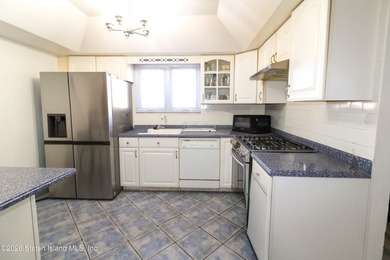 GORGEOUS BIG 3 BEDROOM 2 BATHROOM END UNIT CONDO. IT'S AN - photo 9