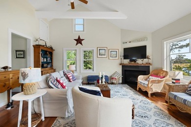 A waterfront gem, where your back yard meets the water's edge in - photo 8