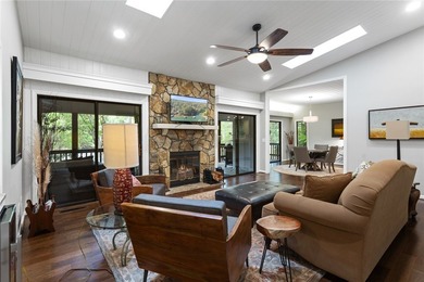 Discover the perfect Lake Keowee retreat. This stunning - photo 5