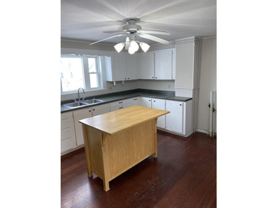 Great investment opportunity with occupancy potential--let one - photo 11