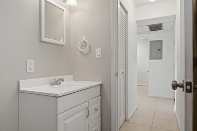 Freshly painted and exceptionally maintained, this bright and - photo 13
