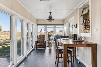Step back in time while enjoying modern comfort in this - photo 19