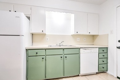 Fresh updates and a low-maintenance lifestyle make 3514 Juanita - photo 10