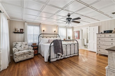 Step back in time while enjoying modern comfort in this - photo 21