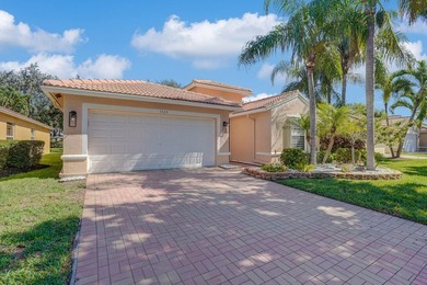 A BRAND NEW ROOF 2026!!! A SPACIOUS 3 BEDROOM/2 FULL BATHROOM - photo 2
