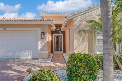 A BRAND NEW ROOF 2026!!! A SPACIOUS 3 BEDROOM/2 FULL BATHROOM - photo 3