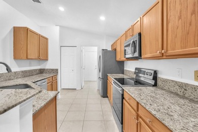 A BRAND NEW ROOF 2026!!! A SPACIOUS 3 BEDROOM/2 FULL BATHROOM - photo 9