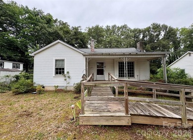 Just hit the market and has SO much potential! Come live, work - photo 1