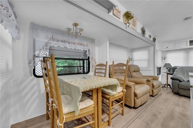A beautifully maintained 1999 Presidential Glen RV is available - photo 6