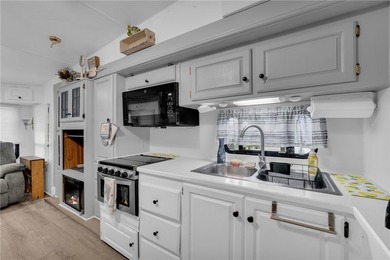 A beautifully maintained 1999 Presidential Glen RV is available - photo 10