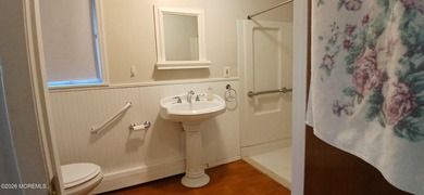 Light, bright, and ready to delight! This 2-bedroom, 1-bath gem