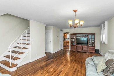 Ready To Entertain! The Cul-de-sac Has A Lovely Two Story Single - photo 8