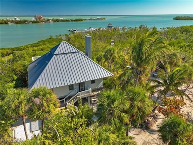 The perfect boater's retreat! This charming three-bedroom - photo 1