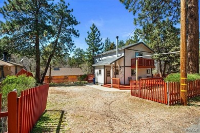 Well-maintained 3-bedroom, 2-bath home on a sprawling 7,500 sq - photo 2