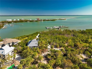 The perfect boater's retreat! This charming three-bedroom - photo 5