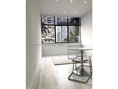 Back on the market! Recently renovated & beautiful. Perfect - photo 6