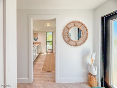 The perfect boater's retreat! This charming three-bedroom - photo 8
