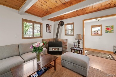 Well-maintained 3-bedroom, 2-bath home on a sprawling 7,500 sq - photo 9