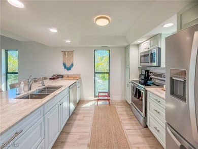 The perfect boater's retreat! This charming three-bedroom - photo 9