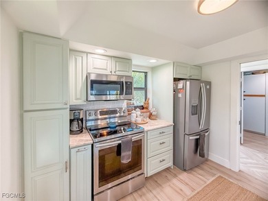 The perfect boater's retreat! This charming three-bedroom - photo 10