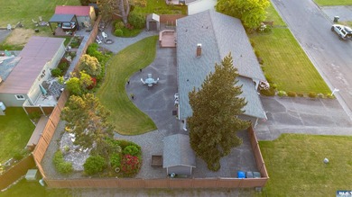 Charming 4 bed, 2 bath home offering 1,924 sqft of comfortable - photo 2