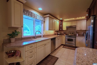 Charming 4 bed, 2 bath home offering 1,924 sqft of comfortable - photo 4