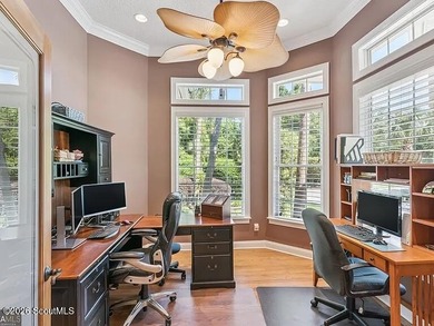 Immaculate and beautifully appointed, this luxury residence - photo 11