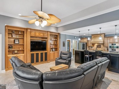 Immaculate and beautifully appointed, this luxury residence - photo 28