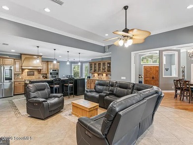Immaculate and beautifully appointed, this luxury residence - photo 29