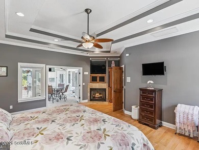 Immaculate and beautifully appointed, this luxury residence - photo 32