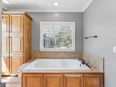 Immaculate and beautifully appointed, this luxury residence - photo 37