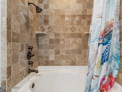 Immaculate and beautifully appointed, this luxury residence - photo 44