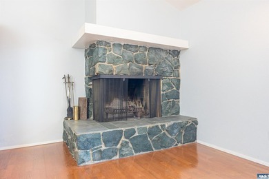 Beautiful condominium in sunny Sunland with stunning Strait - photo 9