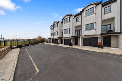 (private lake, pond, creek) Townhome/Townhouse For Sale in Elizabeth City New Jersey