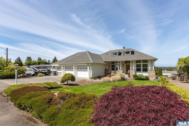 Quality home with gorgeous custom wood accents throughout. Large - photo 2