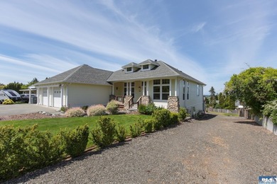 Quality home with gorgeous custom wood accents throughout. Large - photo 4
