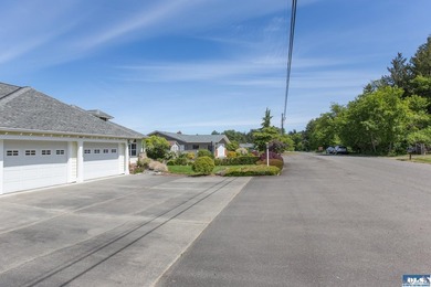 Quality home with gorgeous custom wood accents throughout. Large - photo 5
