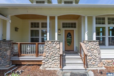 Quality home with gorgeous custom wood accents throughout. Large - photo 6