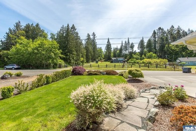 Quality home with gorgeous custom wood accents throughout. Large - photo 8