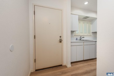 Single-level 2 bedroom, 2 bath condo with no age restriction in - photo 4