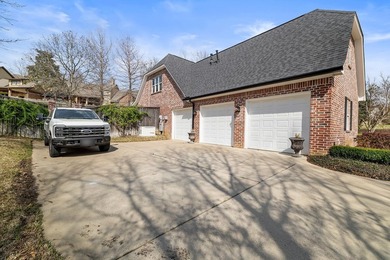 Located on a quiet cul-de-sac in Holly Star, this stunning - photo 4
