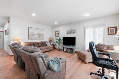 Enjoy the perfect blend of golf, lake and resort-style living in - photo 11