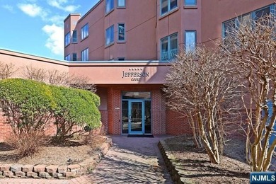 Hudson River Home For Sale in Edgewater New Jersey